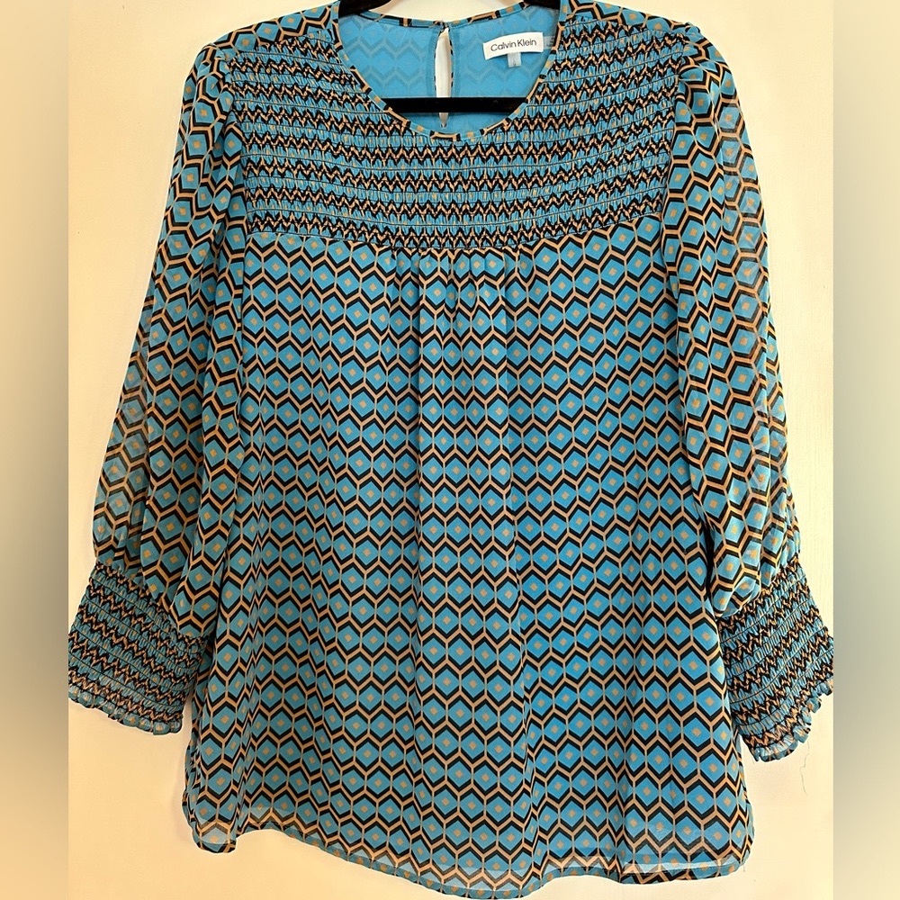Women’s Calvin Klein blouse. Geometric design. Size L.